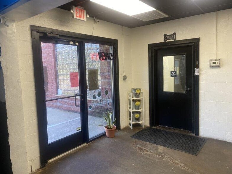 More Photos Of 485 N Mount Juliet Rd, Mount Juliet General Retail For Sale