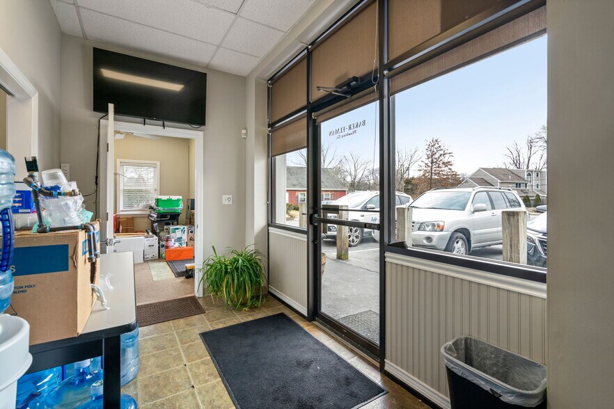 More Photos Of 655 Saw Mill Brook Pky, Newton General Retail For Sale