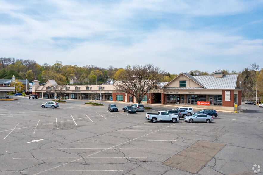 More Photos Of 942 White Plains Rd, Trumbull General Retail For Lease