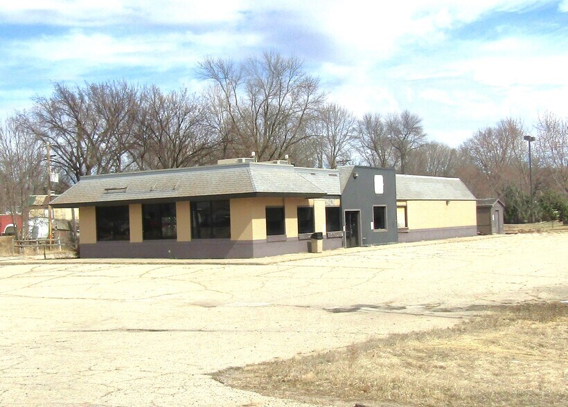 More Photos Of 586 SW 1st St, Montevideo Fast Food For Lease