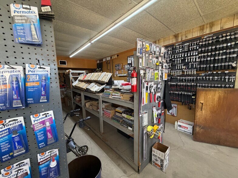 More Photos Of 601 W Lacy St, Palestine General Retail For Sale