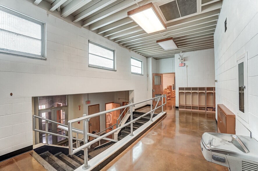 More Photos Of 1558 Waverly Ave, Cincinnati Schools For Sale