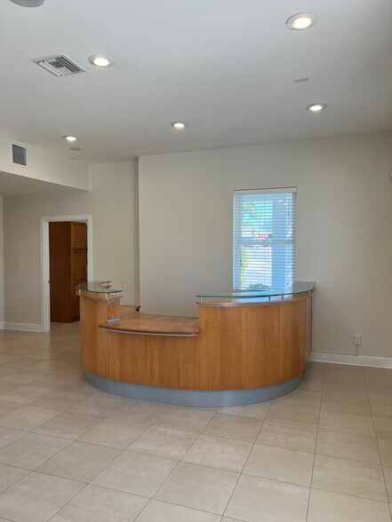 More Photos Of 1000 Bass Blvd, Dunedin Office For Sale