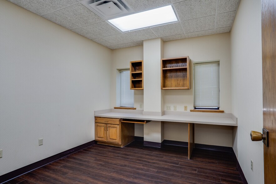 More Photos Of 2716 Commerce St, Wichita Falls Industrial For Sale