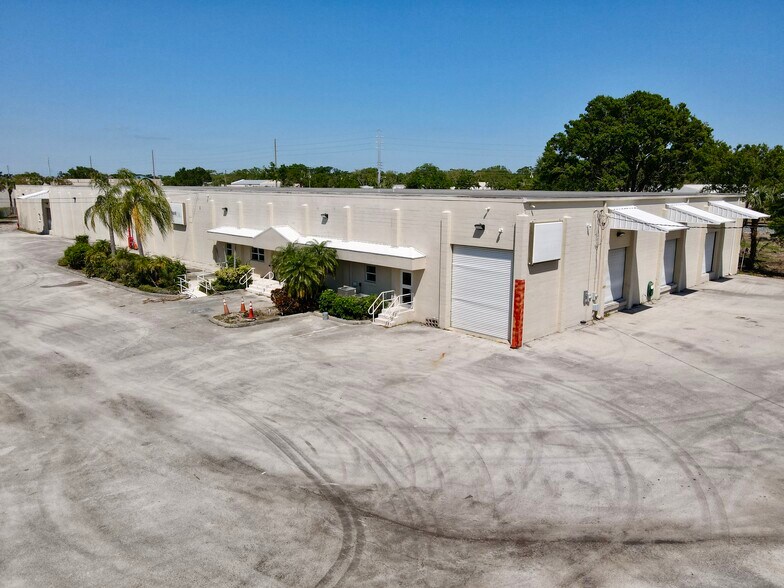 More Photos Of 1100 17th St, Vero Beach Warehouse For Lease