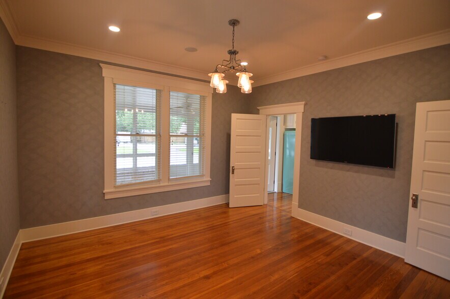 More Photos Of 117 Rosewood Ave, Boerne Storefront Retail Office For Sale