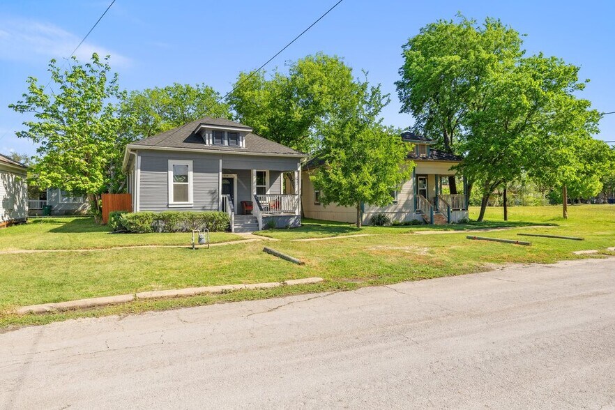 More Photos Of 314 W 3rd St, Taylor Multifamily For Sale