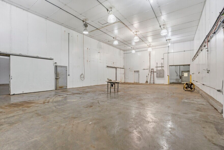 More Photos Of 306 SE Highway AA, Clinton Industrial For Sale