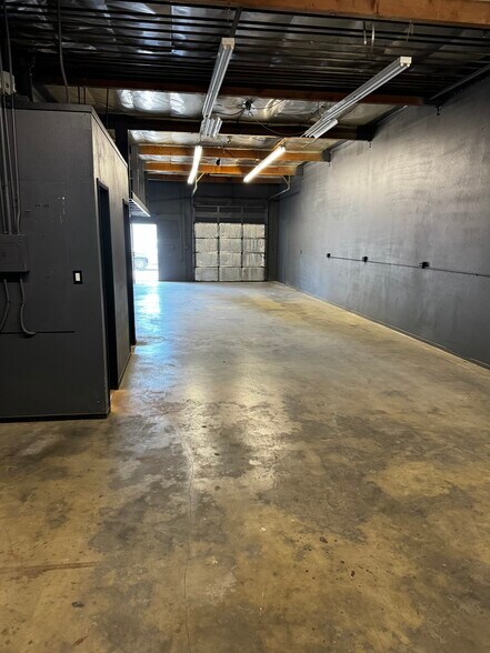 More Photos Of 5350 Strohm Ave, North Hollywood Manufacturing For Lease