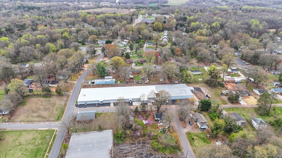 More Photos Of 600 Park Dr, Statesville Warehouse For Lease