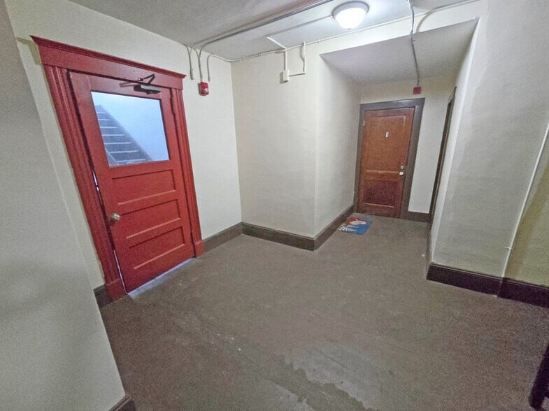 More Photos Of 948 Dwight St, Holyoke Apartments For Sale