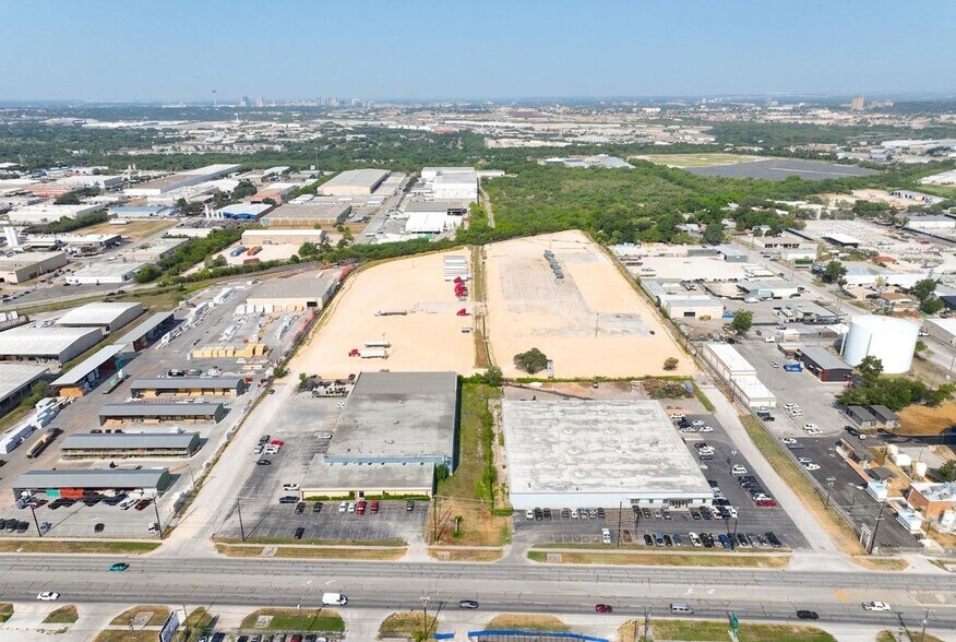 More Photos Of 647 N WW White Rd, San Antonio Land For Lease