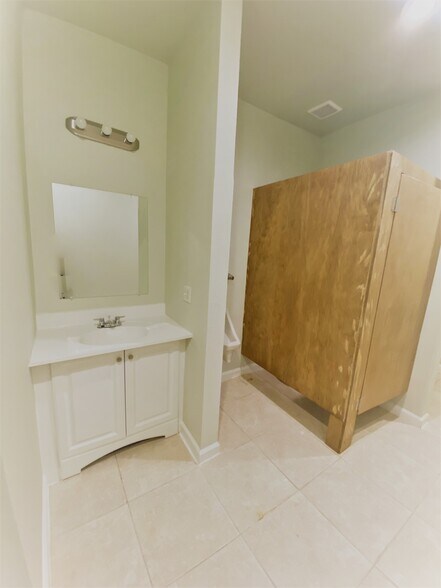 More Photos Of 6737 FM 362, Brookshire Warehouse For Lease