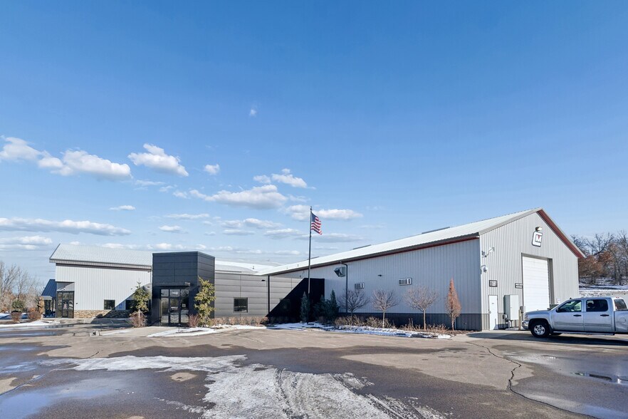 More Photos Of 11591 217th Ave NW, Elk River Office For Lease