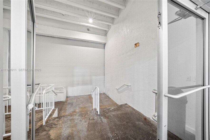 More Photos Of 2585 NW 21st Ter, Miami Warehouse For Lease
