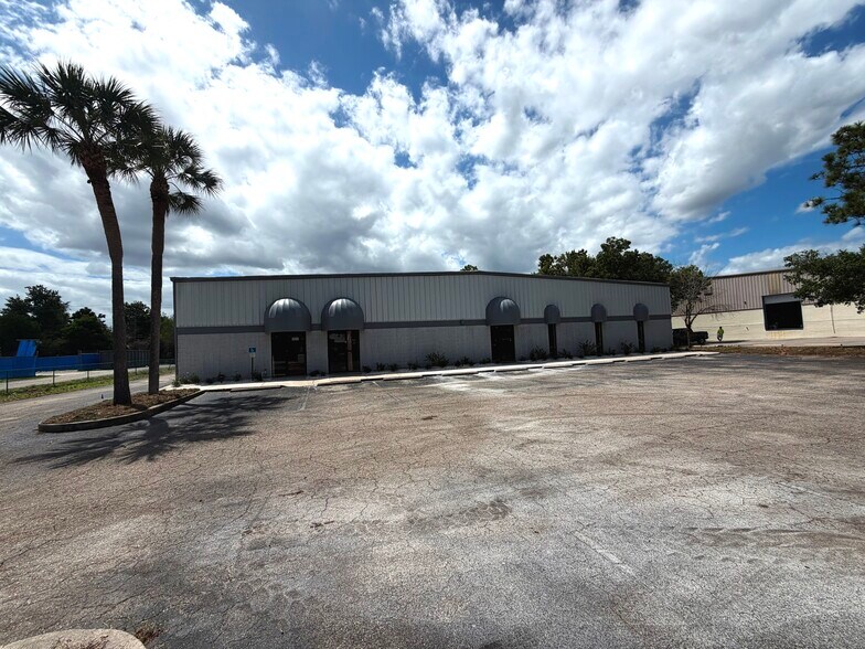 More Photos Of 5826-5830 Corporation Cir, Fort Myers Warehouse For Sale
