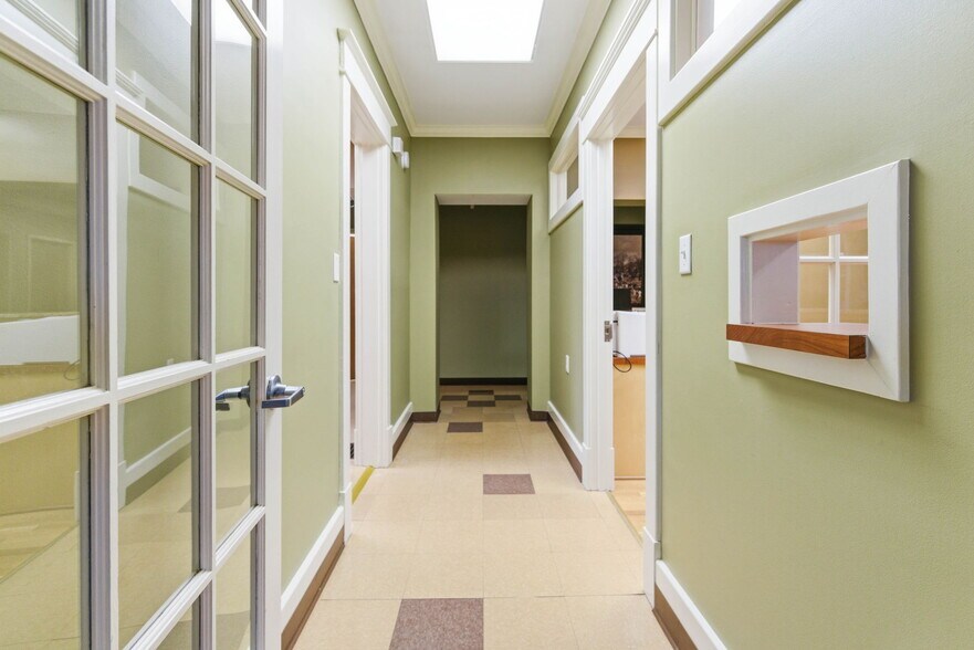 More Photos Of 3208 College Dr, Louisville Office For Sale