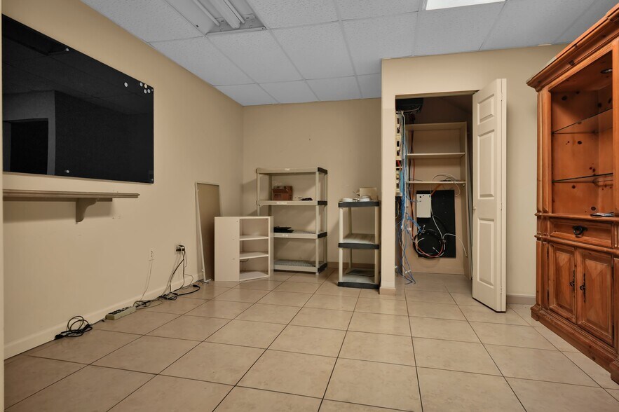 More Photos Of 917 NW 31st Ave, Pompano Beach Service For Sale