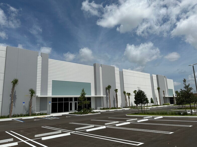 More Photos Of 1100 Old Dixie Hwy, Lake Park Distribution For Sale