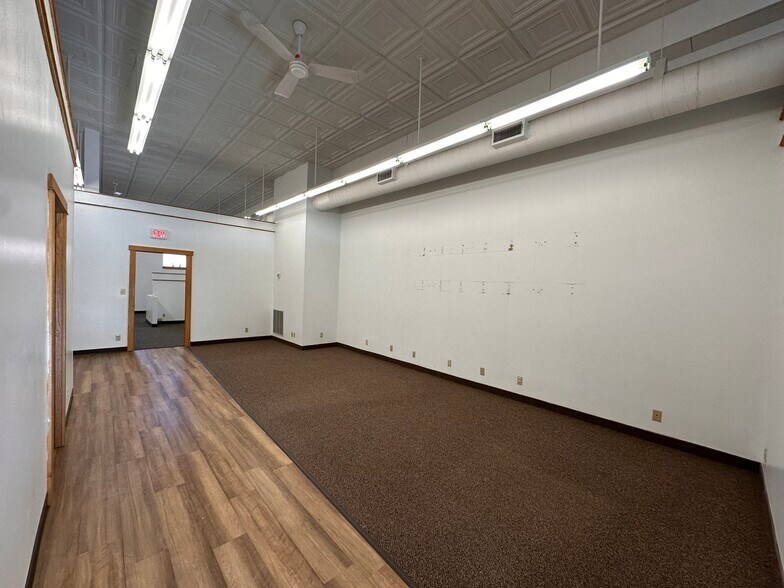 More Photos Of 127 S Knowles Ave, New Richmond Office For Lease