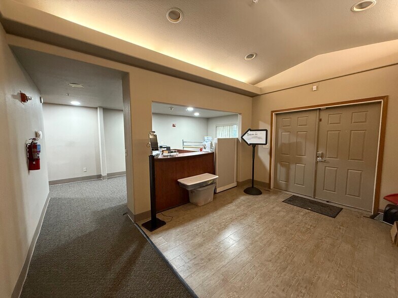 More Photos Of 1691 Washington Ct, Sunnyside Office For Sale