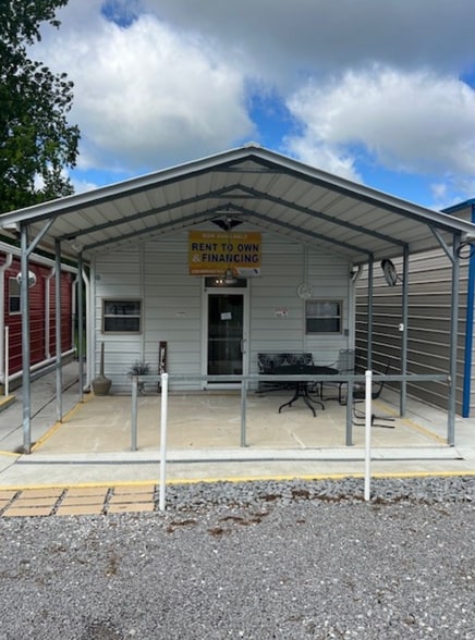 More Photos Of 207 N Anderson St, Tullahoma General Retail For Sale