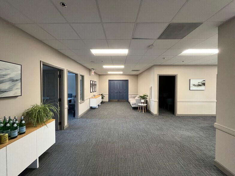 More Photos Of 201 S Grove Ave, Barrington Office For Lease