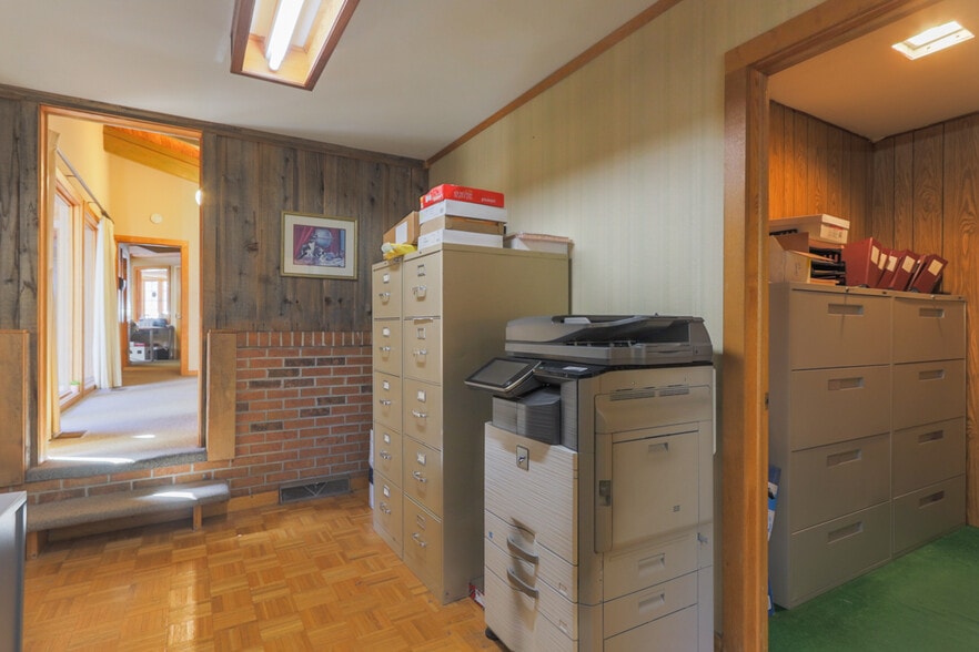 More Photos Of 113 Court St, Pickens Office For Lease