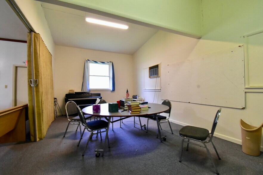 More Photos Of 389 S Miller Rd, Saginaw Religious Facility For Sale
