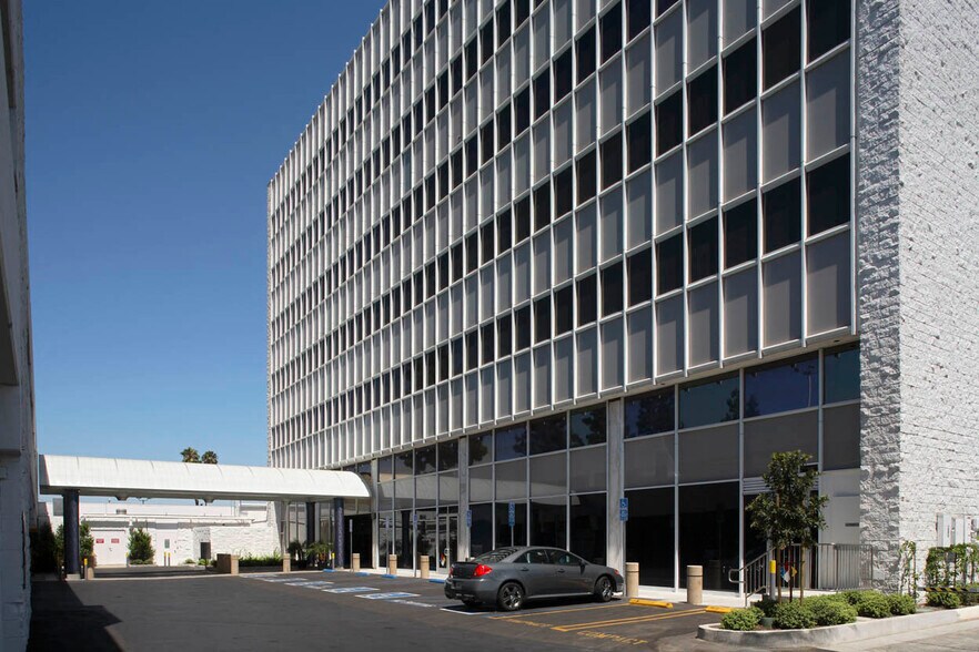 More Photos Of 4955 Van Nuys Blvd, Sherman Oaks Medical For Lease