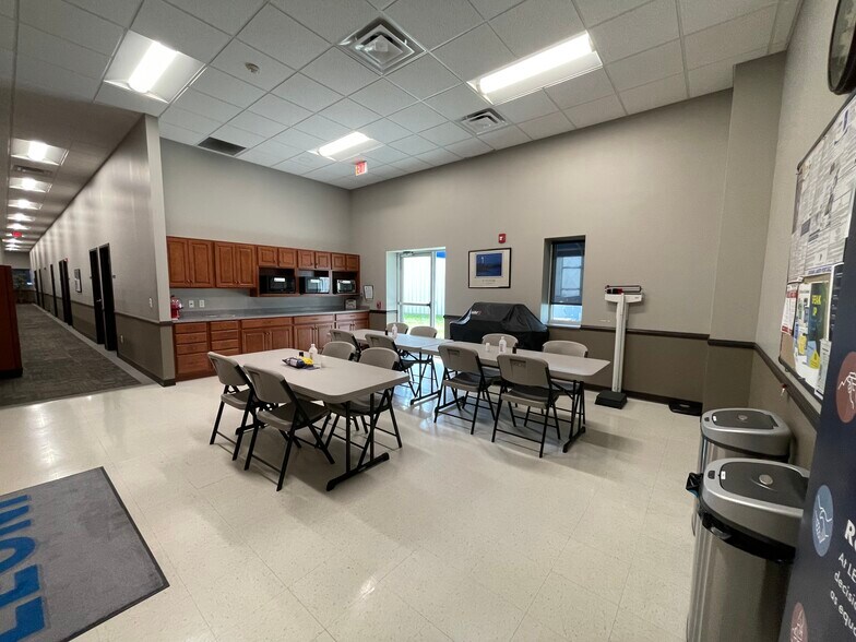 More Photos Of 4610 Progress Dr, Columbus Showroom For Lease