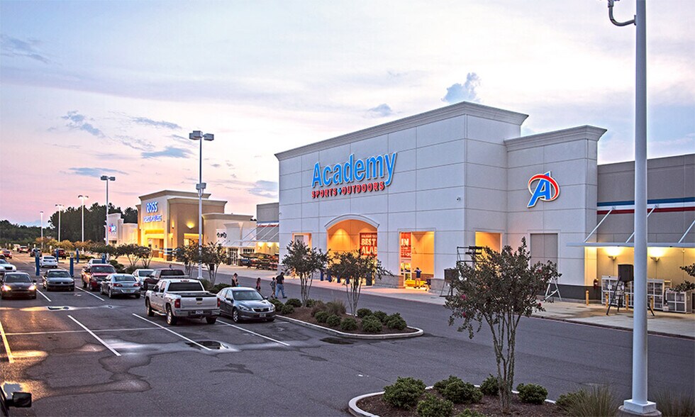 Primary Photo Of 2410 S McKenzie St, Foley Unknown For Lease