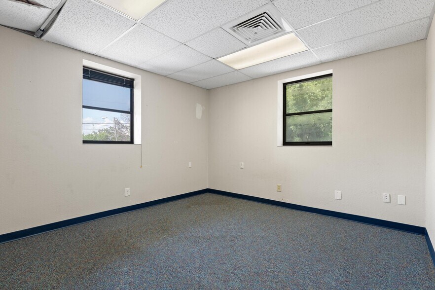 More Photos Of 5021 W Nassau St, Tampa Manufacturing For Lease
