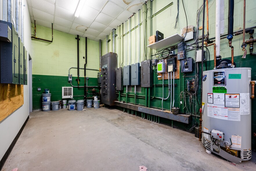 More Photos Of 410 N 2nd St, Niles General Retail For Sale