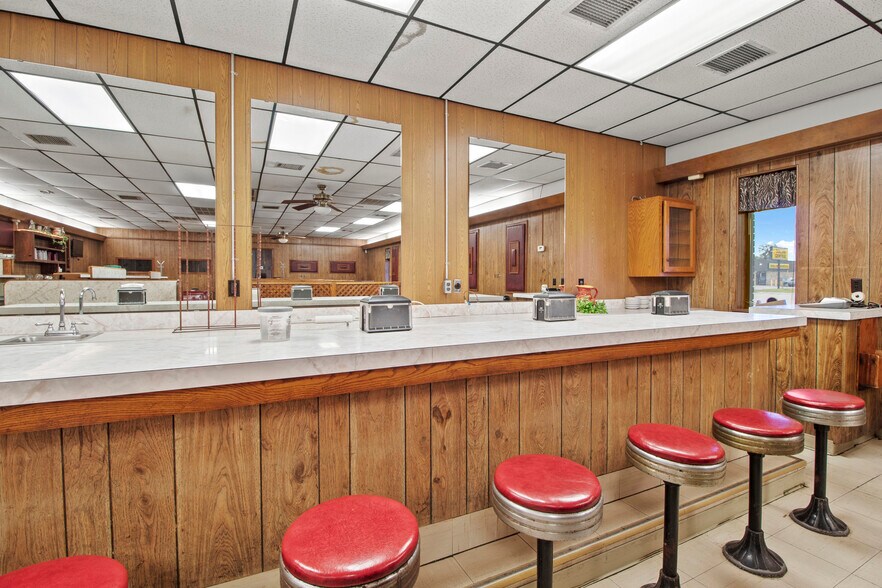 More Photos Of 911 N Broadway Ave, Ada Restaurant For Sale