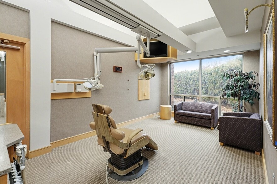 More Photos Of 15555 Silver Pky, Fenton Medical For Sale