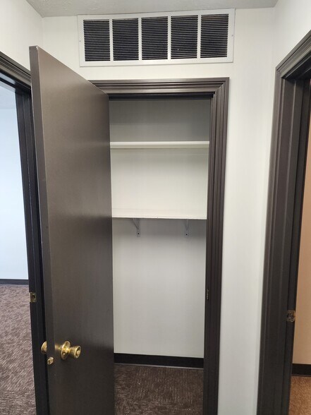 More Photos Of 6301 E 32nd Ct, Indianapolis Warehouse For Lease