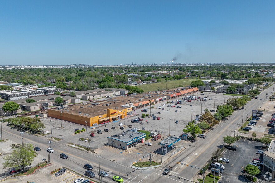 More Photos Of 2211-2225 Southmore Ave, Pasadena Unknown For Lease