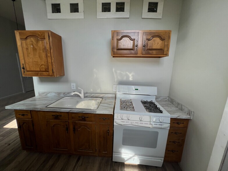 More Photos Of 308 Victor, Victor General Retail For Sale