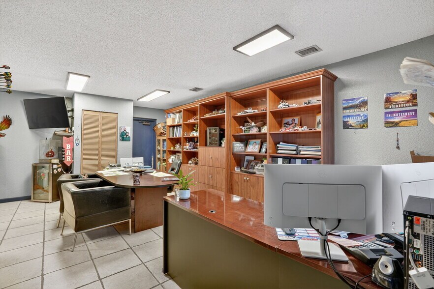 More Photos Of 9180 NW 119th St, Hialeah Warehouse For Sale