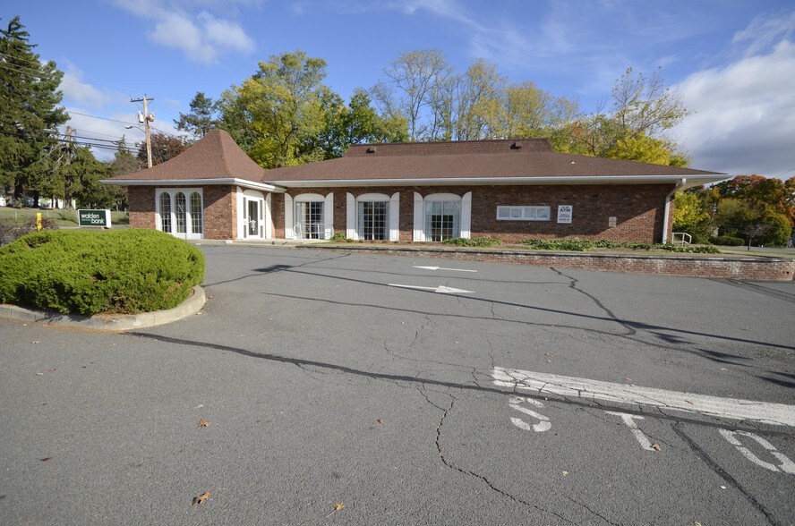 More Photos Of 215 Quassaick Ave, New Windsor Township General Retail For Lease