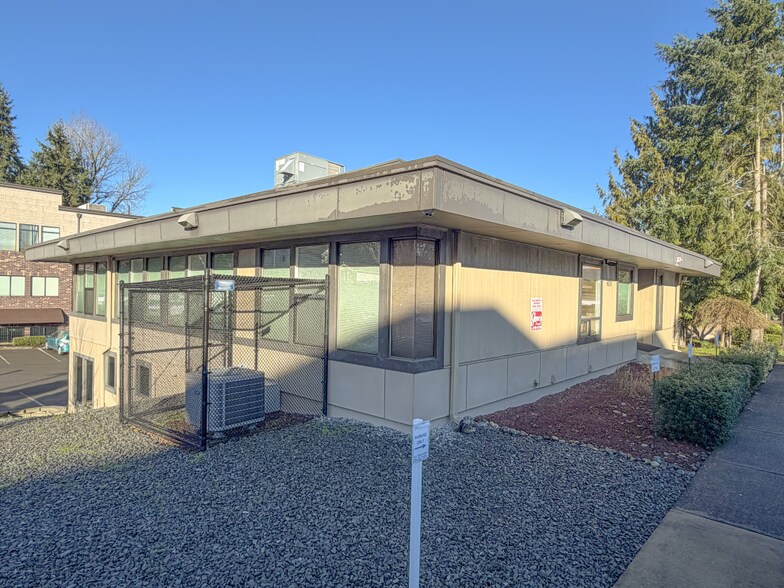 More Photos Of 921 40th Ave SW, Puyallup Medical For Sale