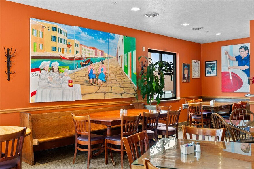 More Photos Of 212 Main St, Oneida General Retail For Sale