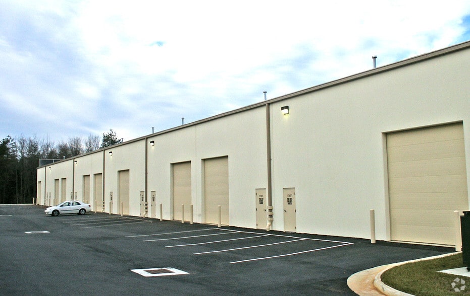 More Photos Of 17857-17889 Fraley Blvd, Dumfries Research And Development For Sale