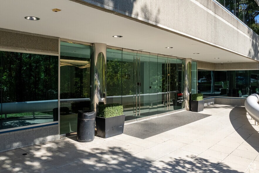 More Photos Of 600 Luckie Dr, Birmingham Office For Lease