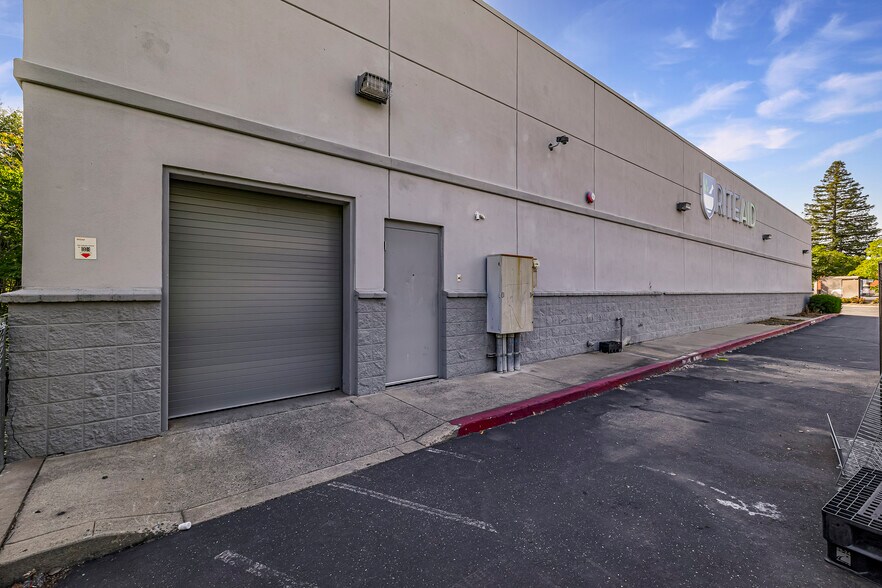 More Photos Of 2700 Oro Dam Blvd E, Oroville Freestanding For Lease