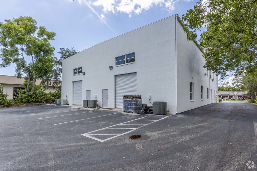 More Photos Of 2154 Trade Center Way, Naples Showroom For Sale