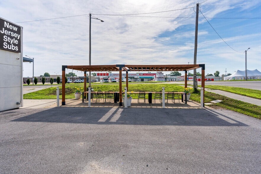 More Photos Of 1803 S Center St, Marshalltown Restaurant For Sale