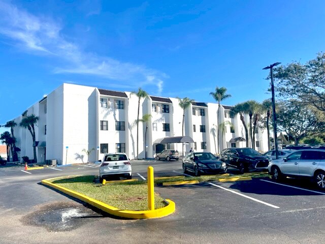 More Photos Of 1111 SE Federal Hwy, Stuart Medical For Lease