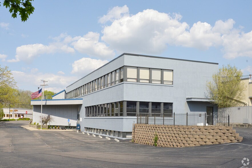 Primary Photo Of 10 Southmoor Cir N, Kettering Medical For Sale